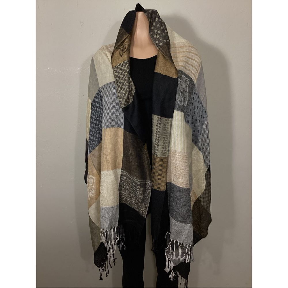 New. C. J. Banks scarf. Retails $69